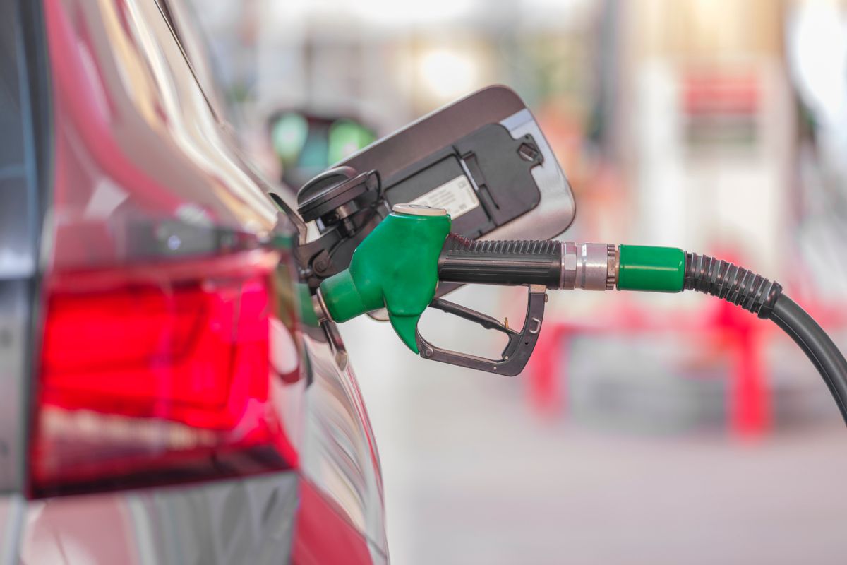 Fuel Prices Stay High as Capitalists Cash In Long After Oil Prices Fall