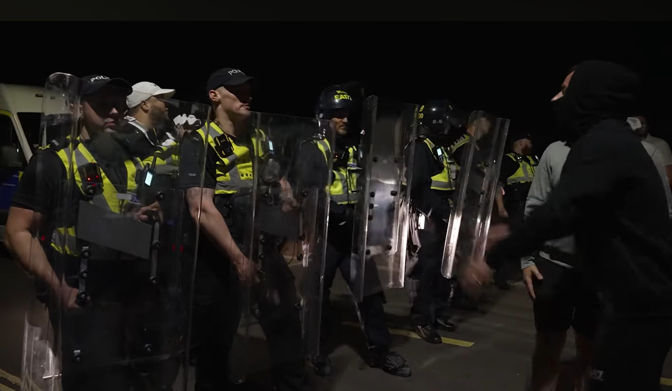 Far-right Mob Targets Asylum Seekers in Portsmouth