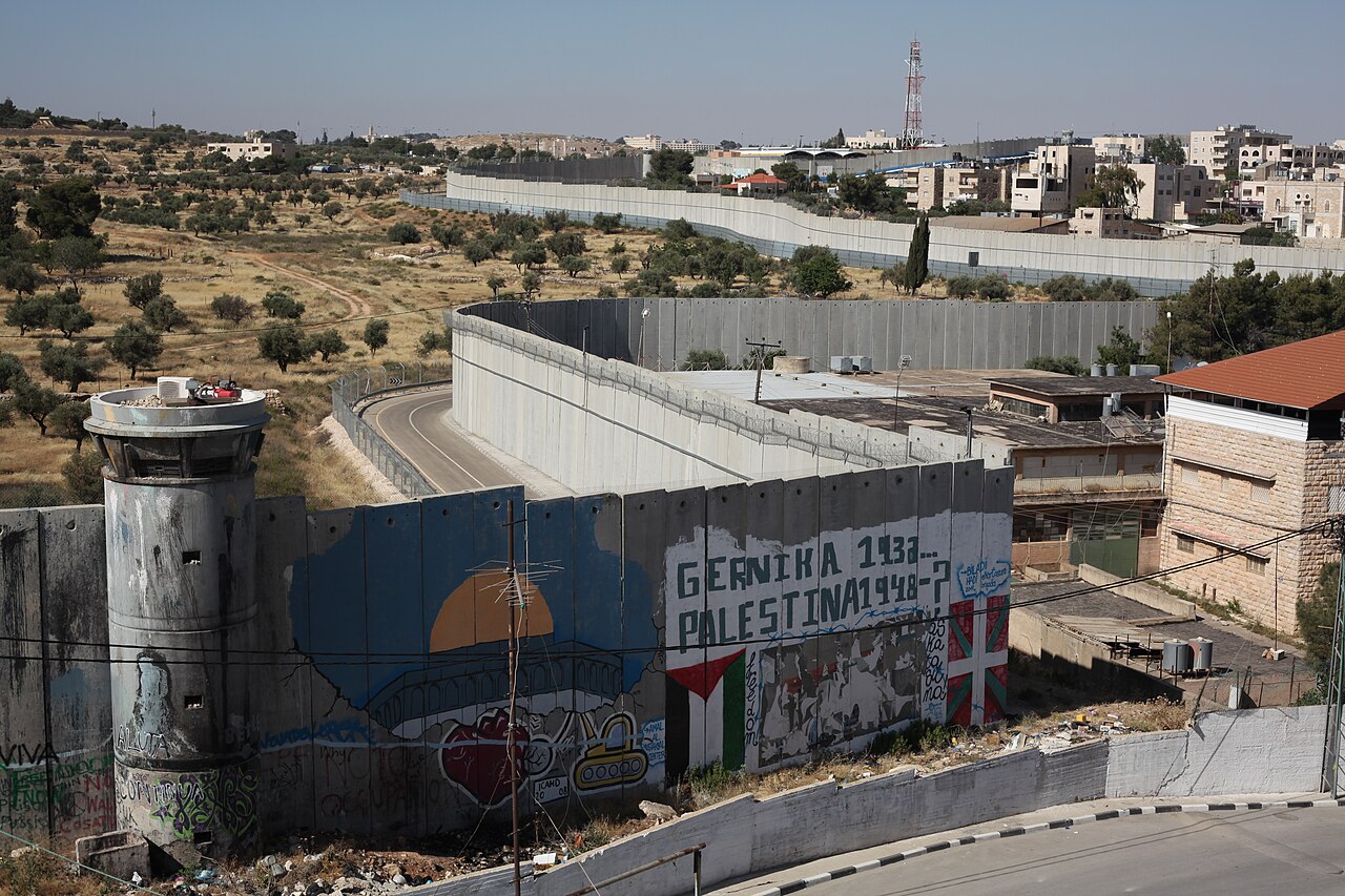 Israeli Settlers Seize Palestinian Home as Occupation Forces Attack its Owner